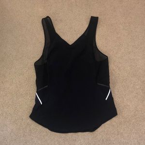 black lululemon tank top
